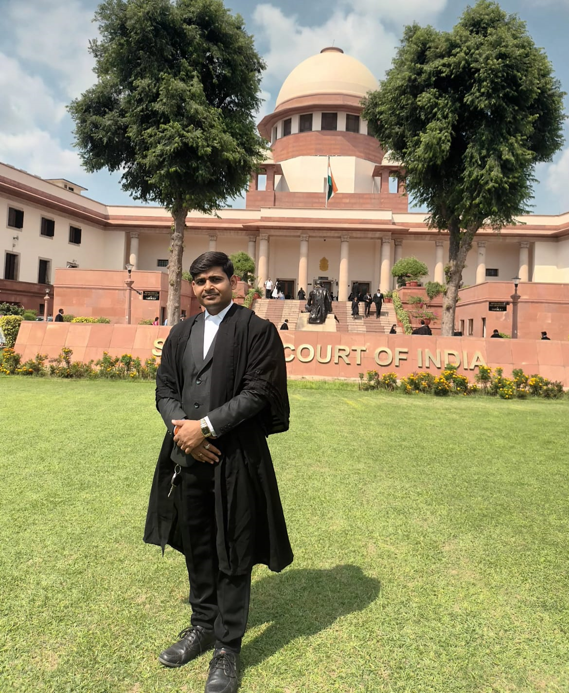 About Advocate Saurabh